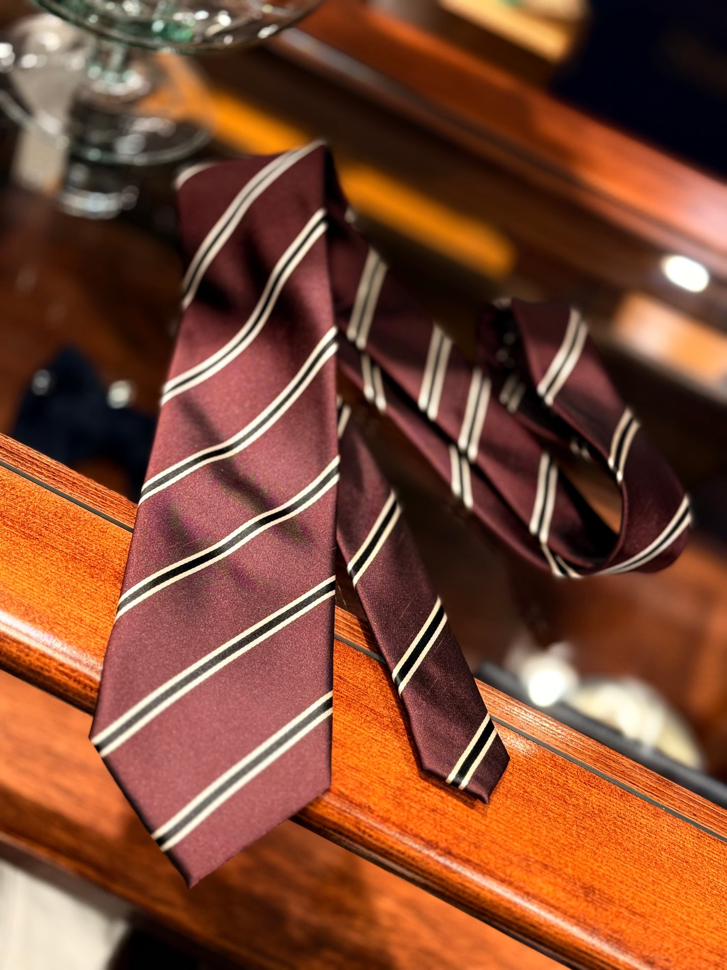 Cravatta regimental bordeaux riga nera