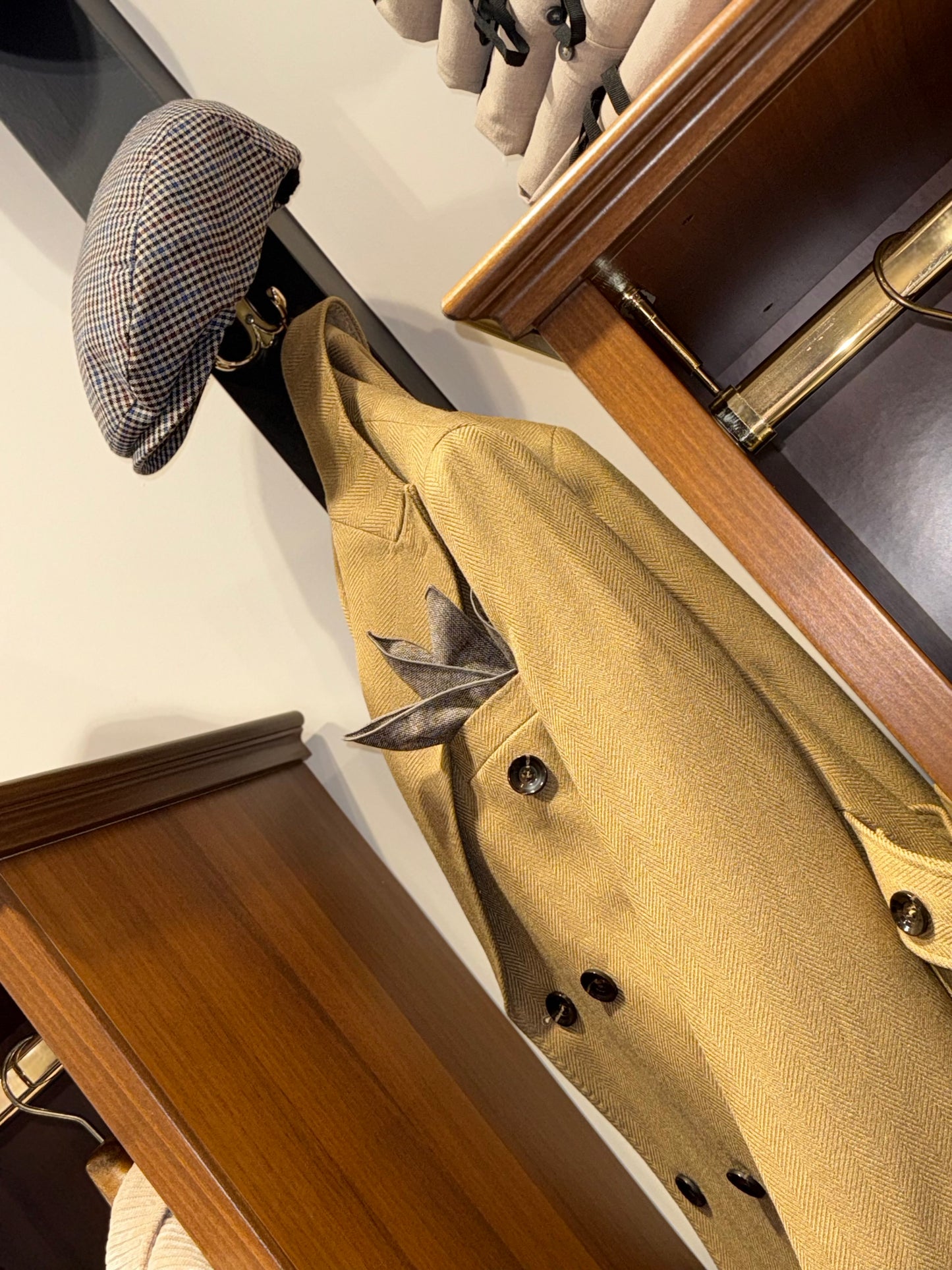 Cappotto doppio petto spigato cammello