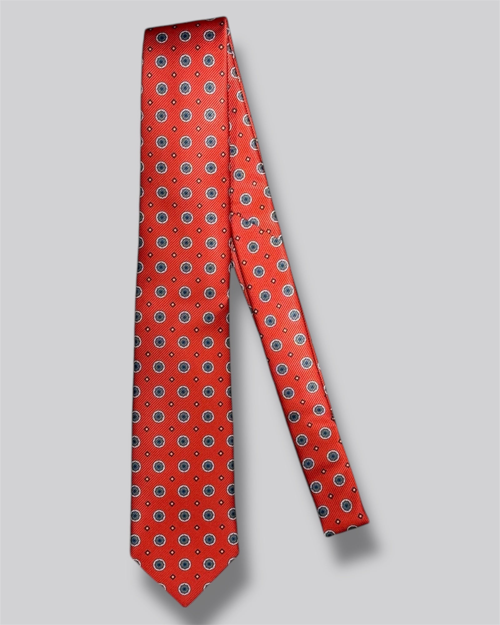 Cravatta fondo rosso occhio blu