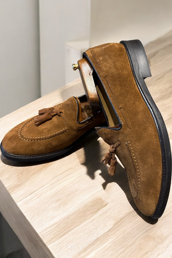 Mocassino con nappa ruggine