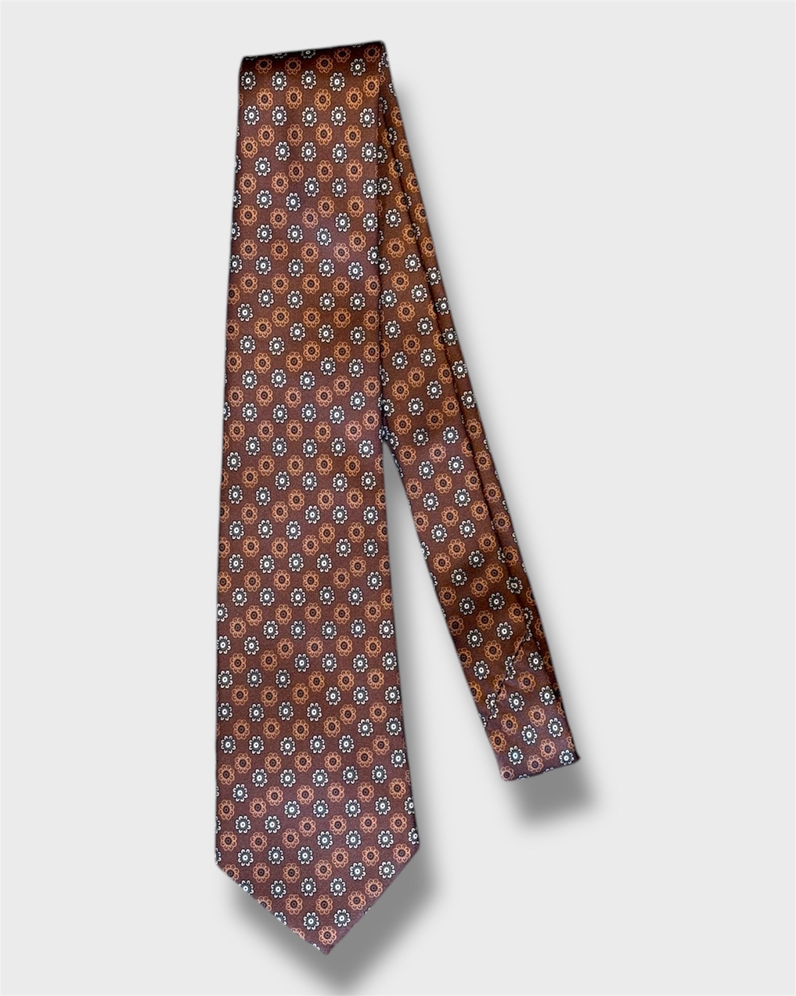 Cravatta fiore fondo marrone Made in Italy