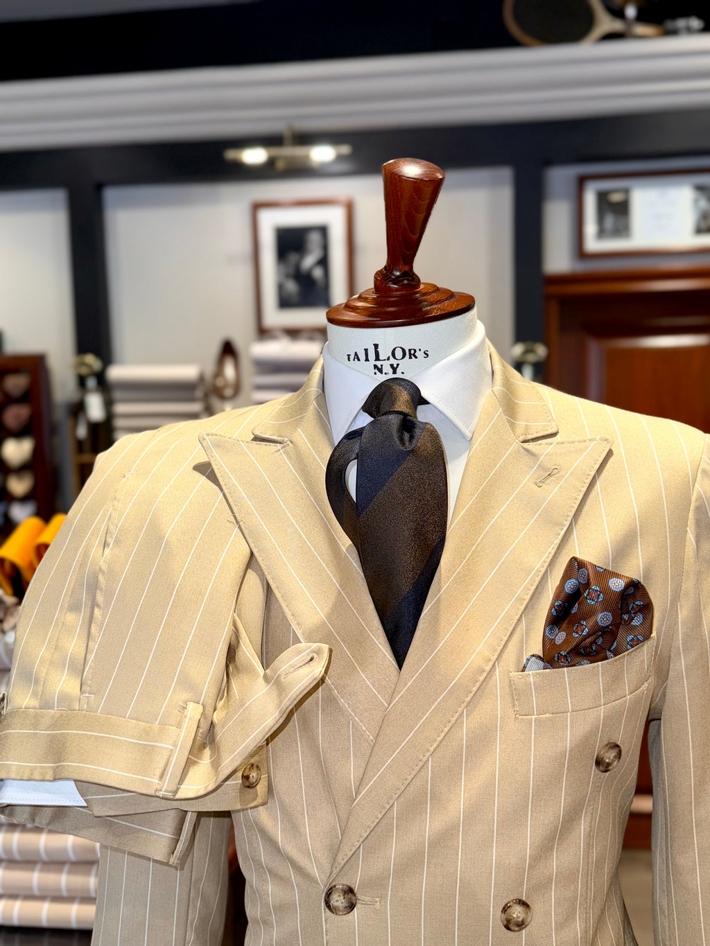 Abito doppio petto beige gessato