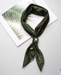 Foulard aquila fondo verde