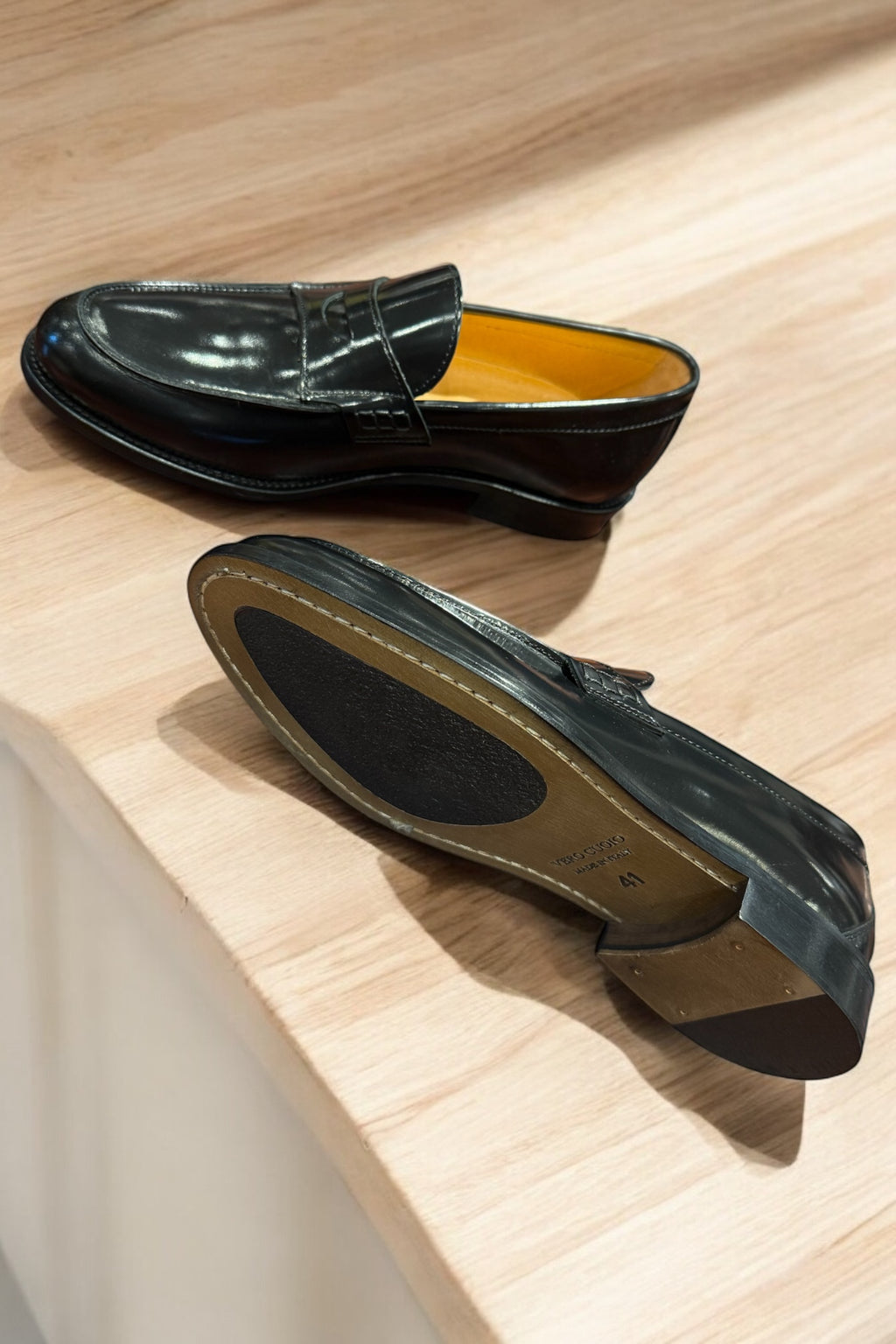 College in pelle spazzolato lucido