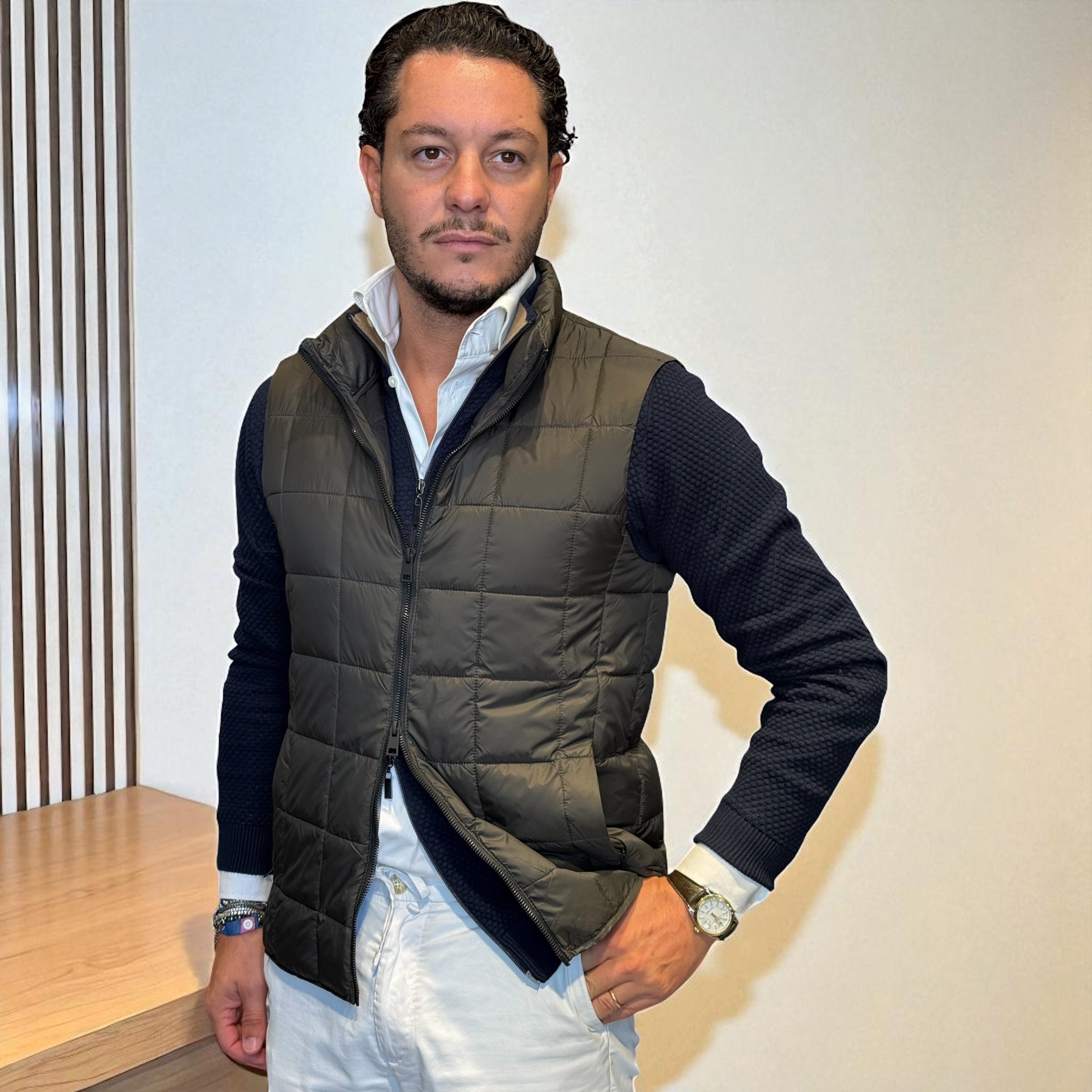 Piumino smanicato beige