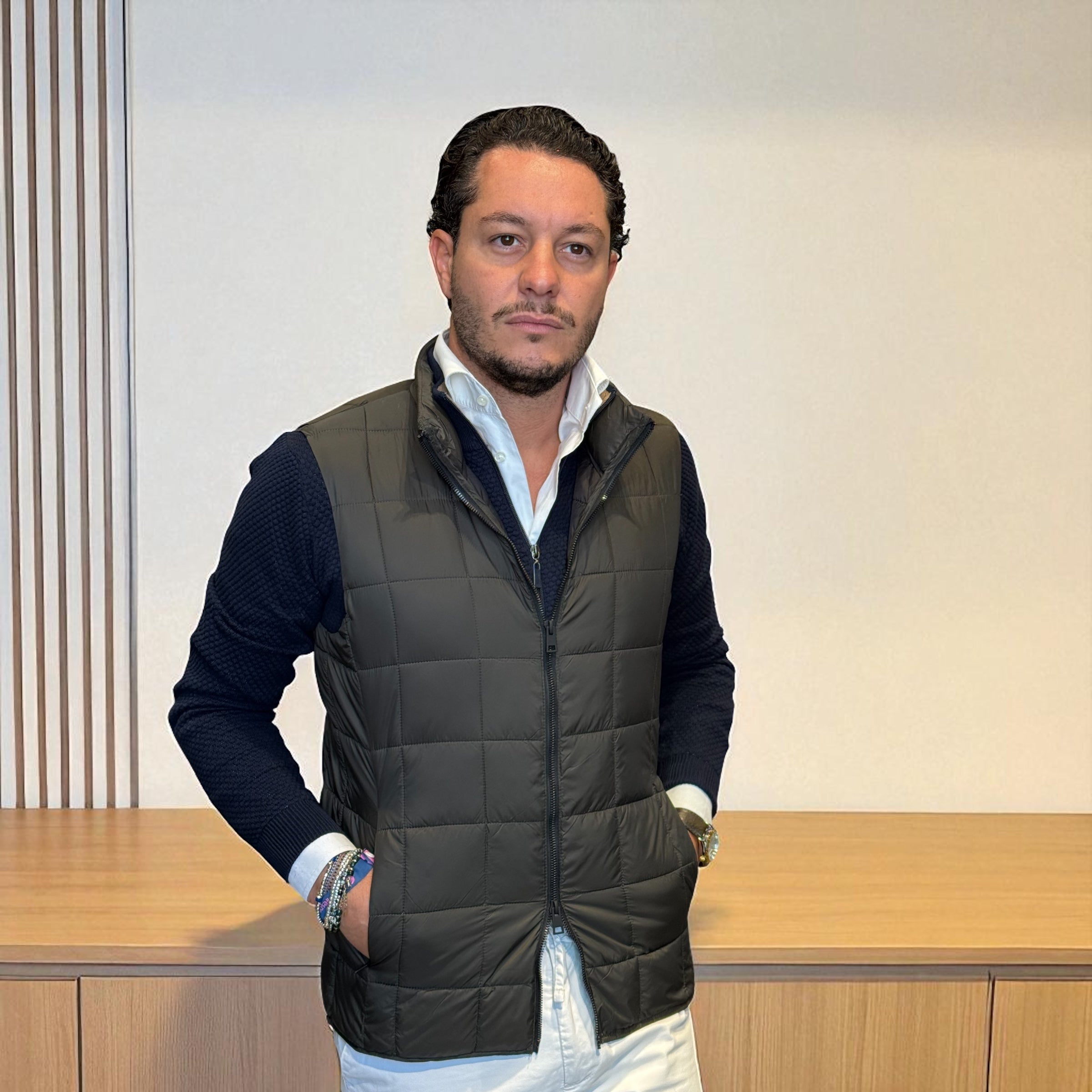 Piumino smanicato beige